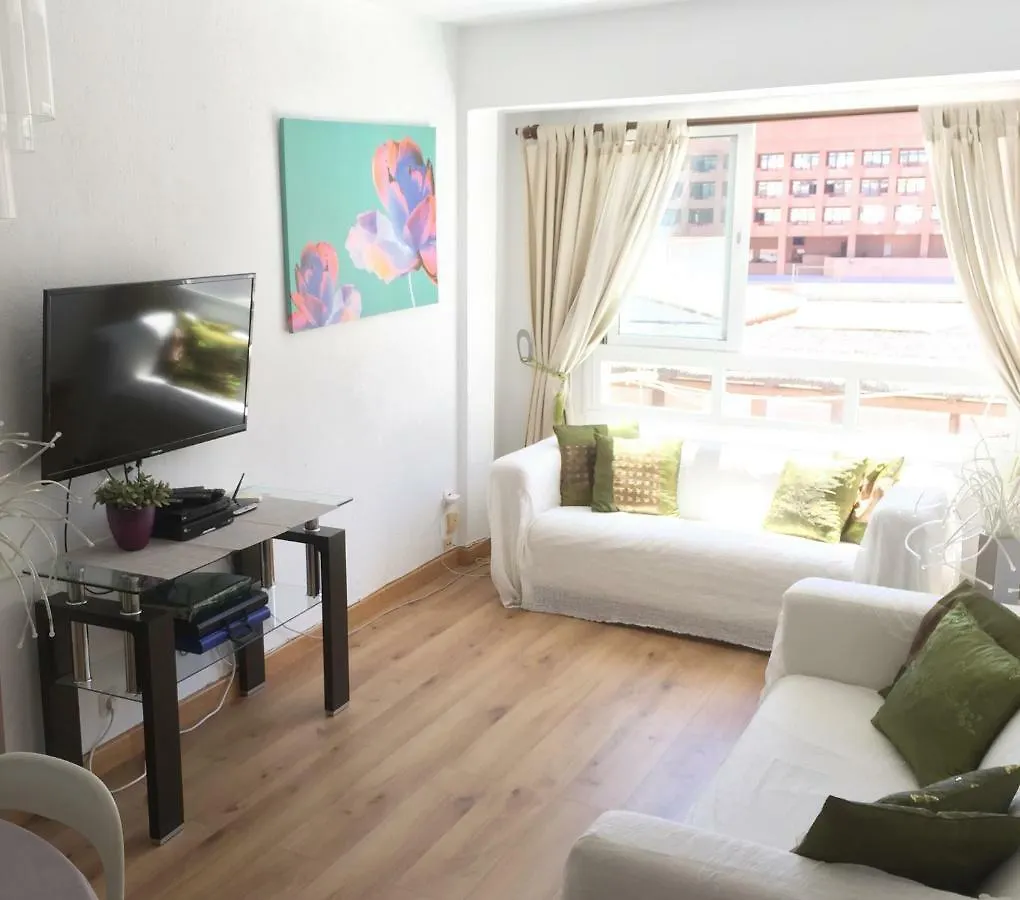 Central And Beach 3 Bedroom Apartment Perfect Location Near Pyr contacts